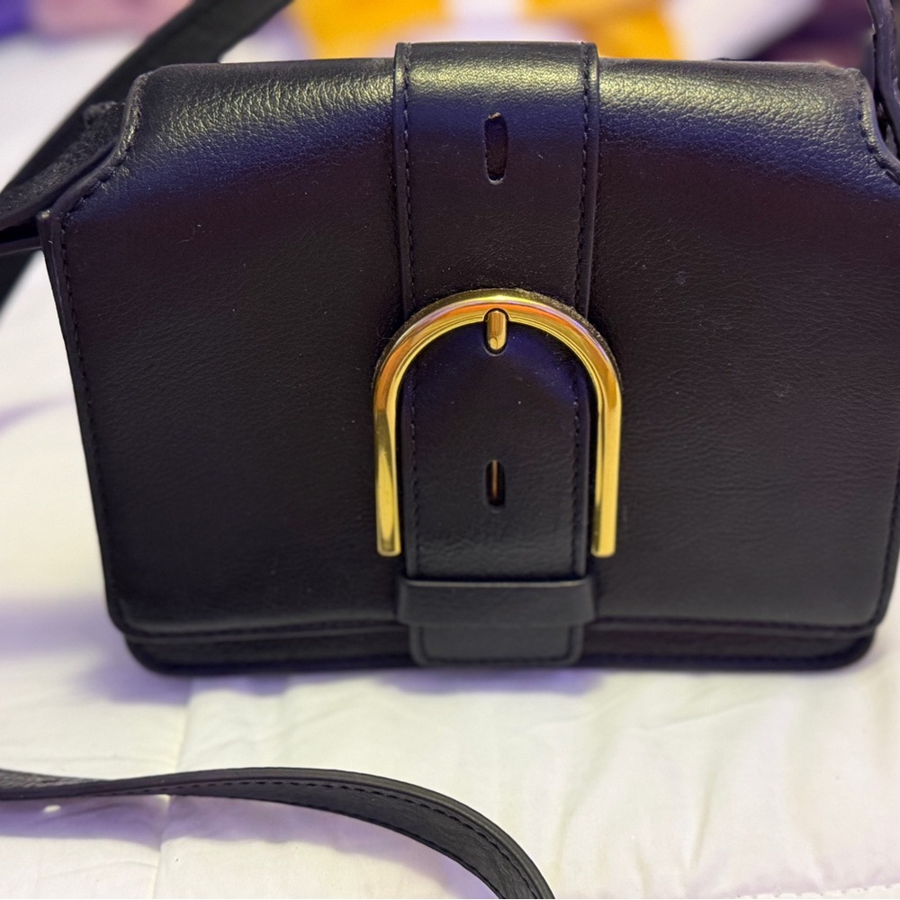 Chic FOSSIL Black Crossbody Bag with Gold Buckle